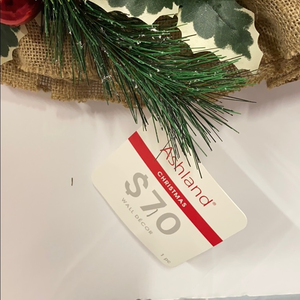 Rustic Burlap Wreath - Picture 5 of 5